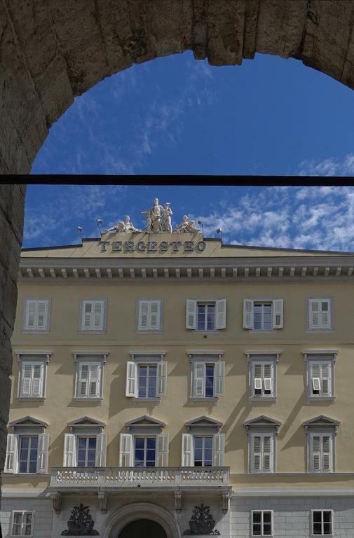 Tergesteo Palace Suite Trieste Bagian luar foto