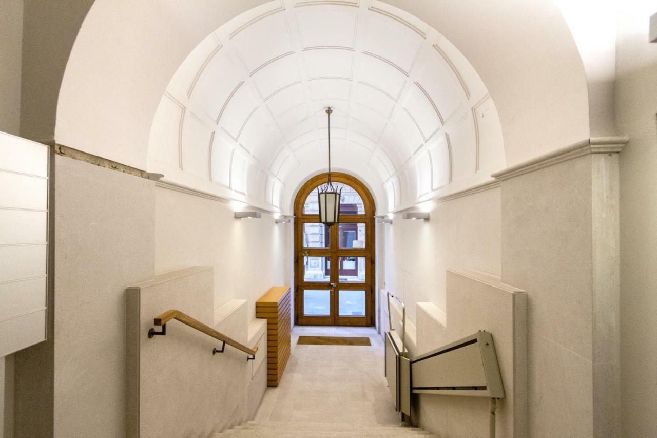 Tergesteo Palace Suite Trieste Bagian luar foto